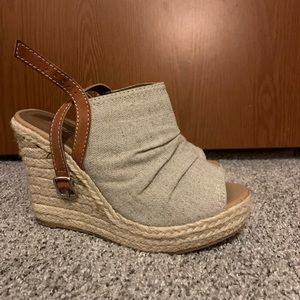 Super cute wedges! Great for spring